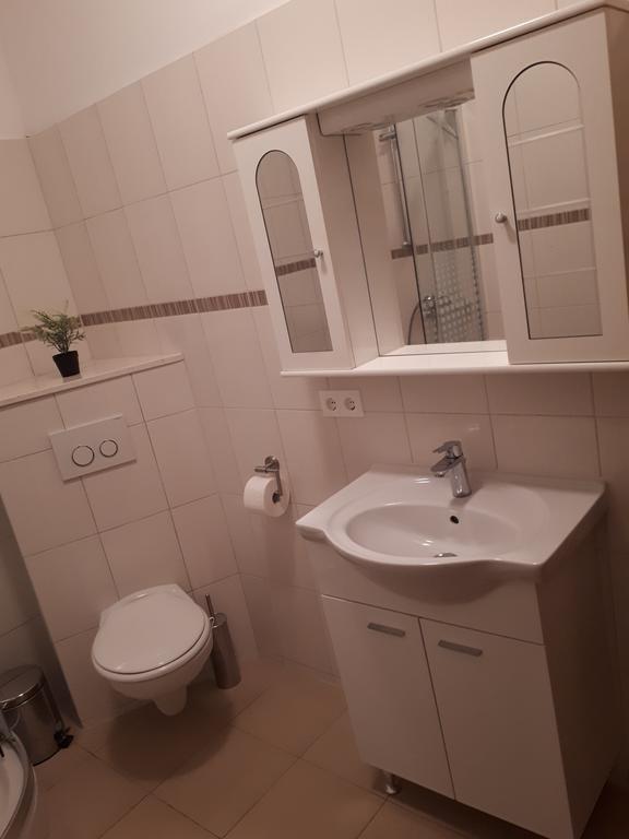 Apartments Marina โตรกีร์ ภายนอก รูปภาพ